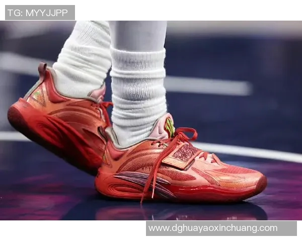 爱穿低帮足球鞋的球星们如何在赛场上发挥极致脚感与速度 爱穿低帮足球鞋的球星们如何在赛场上发挥极致脚感与速度